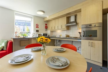 1 bed house, De Walden Way, City Centre, Bradford, BD71BD - Image 9